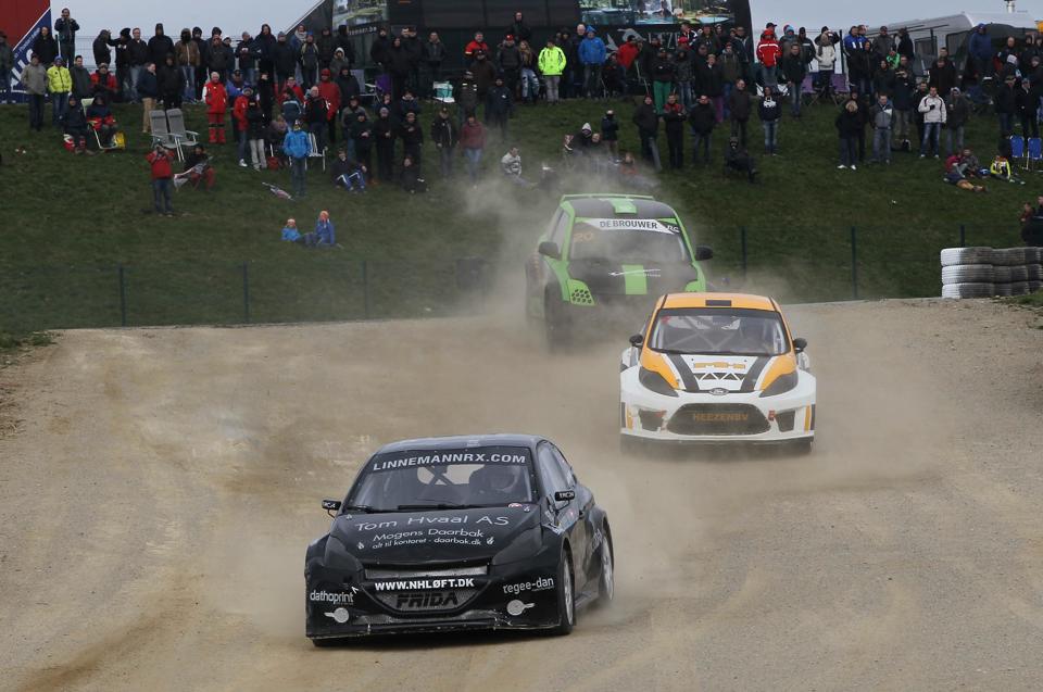 ”Lady in Black” - Linnemann Motorsports ‘Limited Edition’ Peugeot 208. I forbindelse med åbningen af Mogens Daarbaks nye afdeling i Vejle den 17. april, offentliggøres det officielle 2015-design.
(Foto: Johnny Loix, BE)